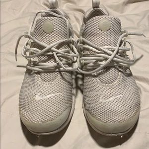 White nike air prestos